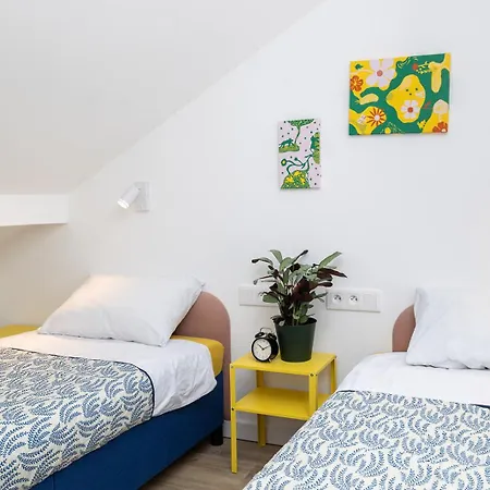 In The Heart Of Historical District With Free Parking