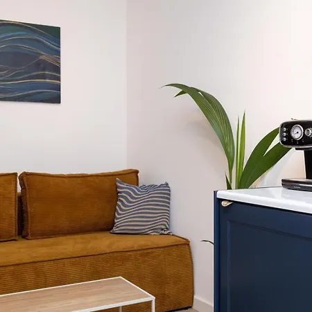 In The Heart Of Historical District With Free Parking